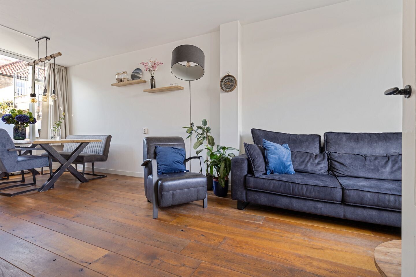 Tussenwoning te koop: Leliestraat 22, Alphen Aan Den Rijn