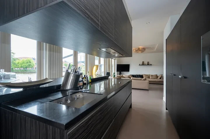 Tussenwoning te koop: Hooftstraat 263, Alphen Aan Den Rijn