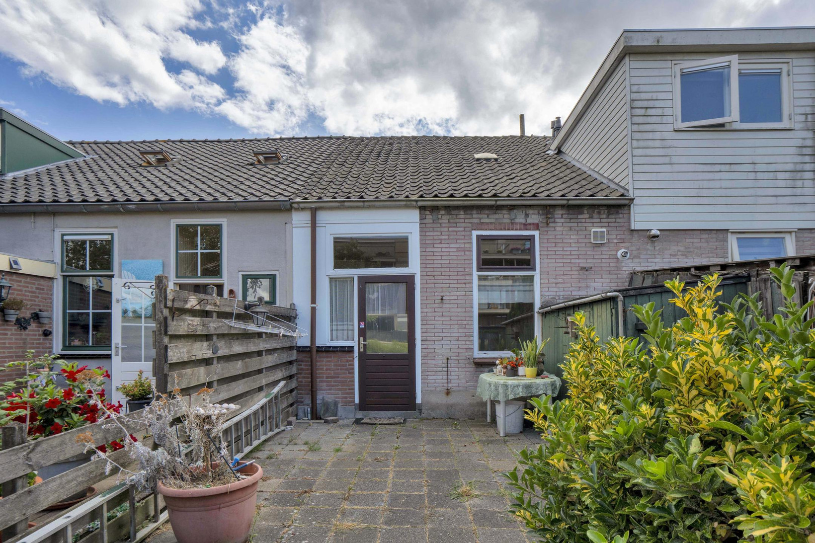 Tussenwoning te koop: J.W.C. Bloemstraat 29, Alphen Aan Den Rijn
