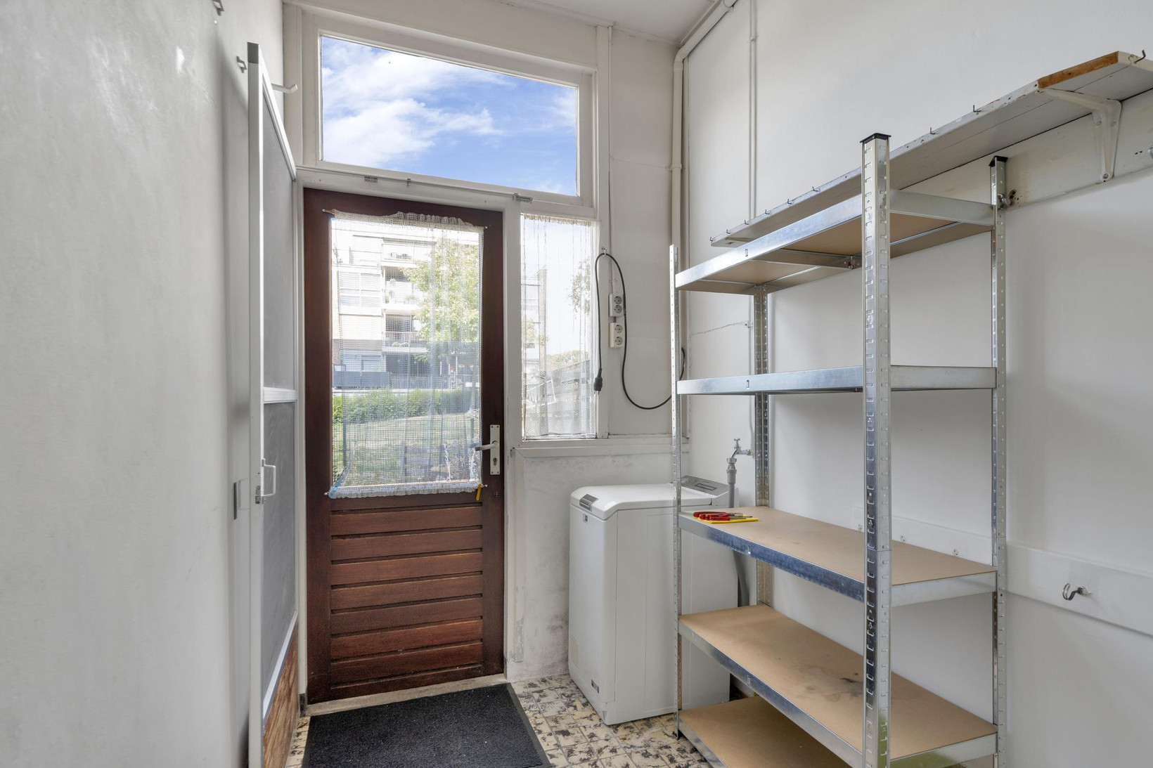 Tussenwoning te koop: J.W.C. Bloemstraat 29, Alphen Aan Den Rijn