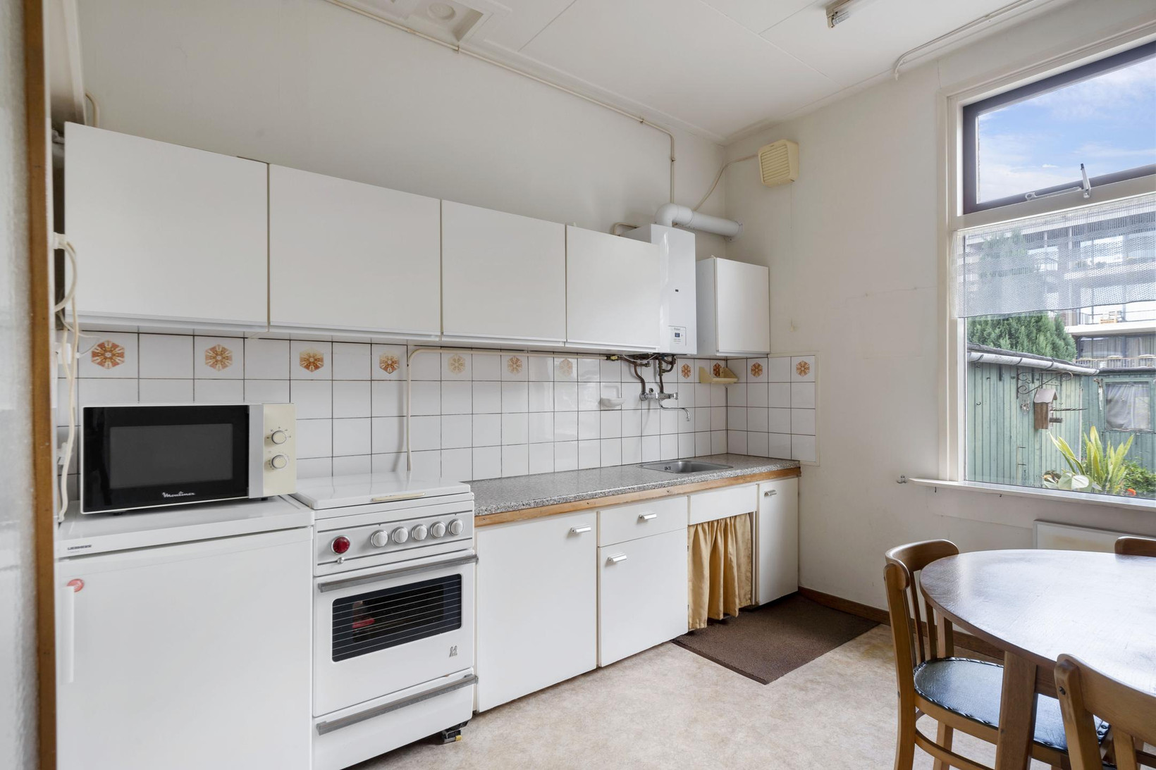 Tussenwoning te koop: J.W.C. Bloemstraat 29, Alphen Aan Den Rijn