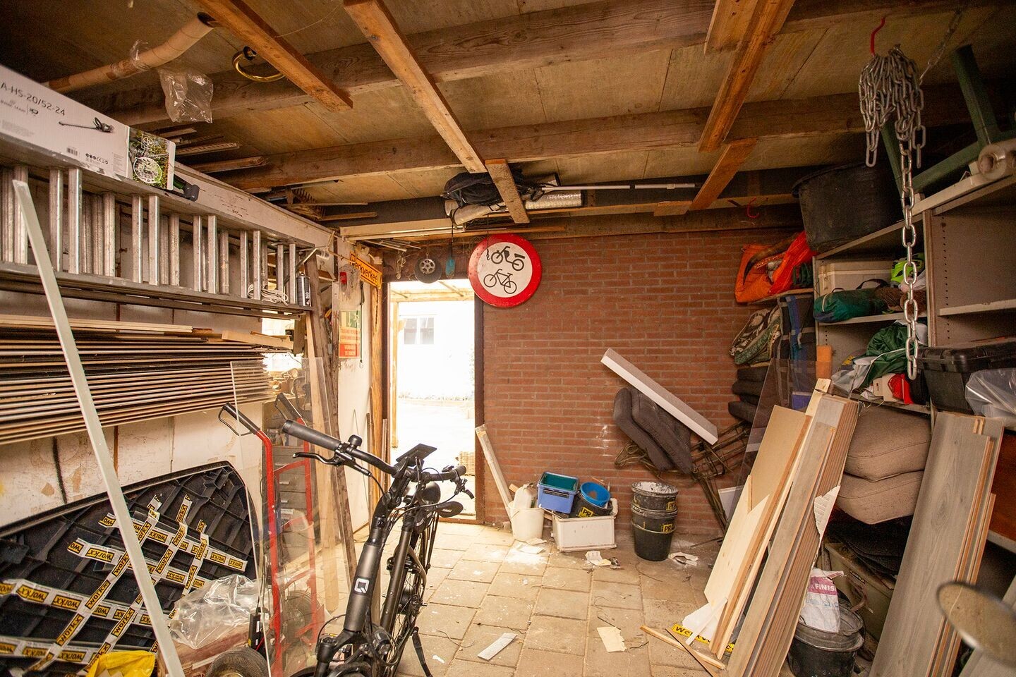 Tussenwoning te koop: J.W.C. Bloemstraat 41, Alphen Aan Den Rijn
