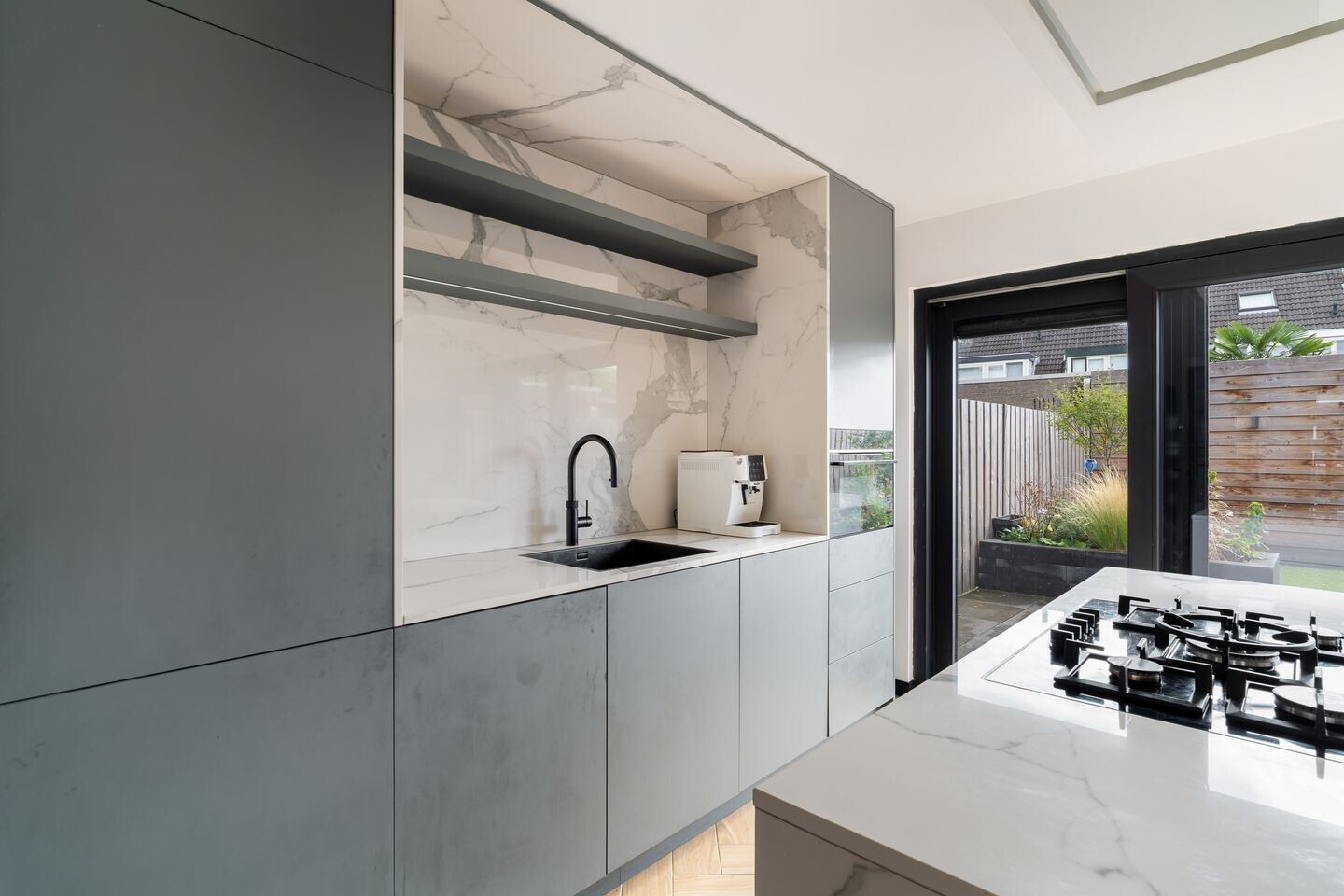 Hoekwoning te koop: Ierlandstraat 2, Alphen Aan Den Rijn