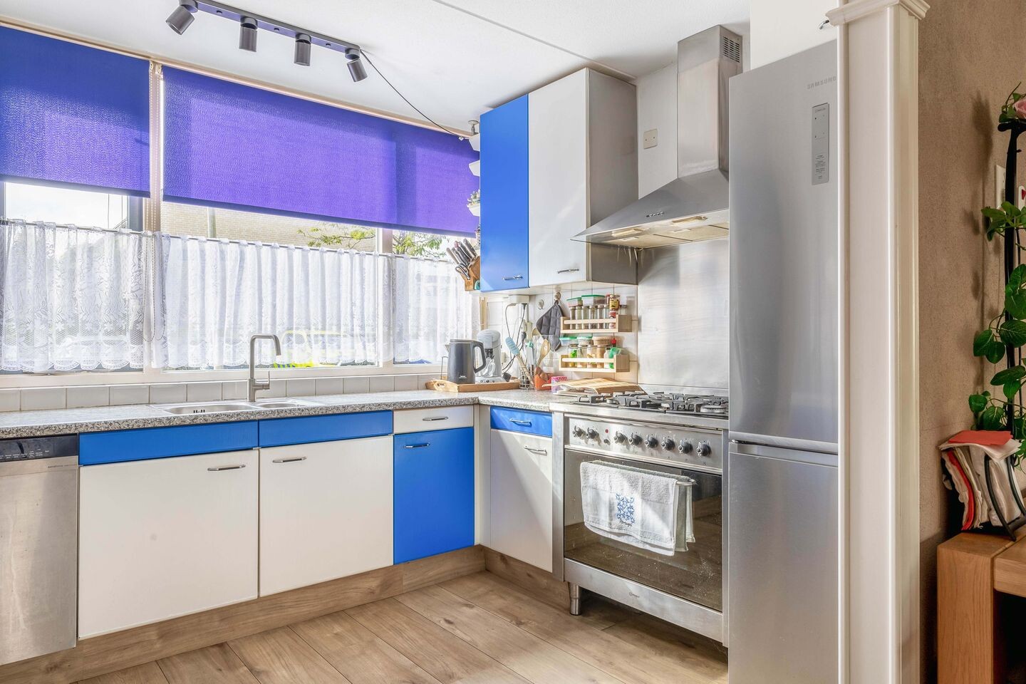 Tussenwoning te koop: Lissabonstraat 64, Alphen Aan Den Rijn