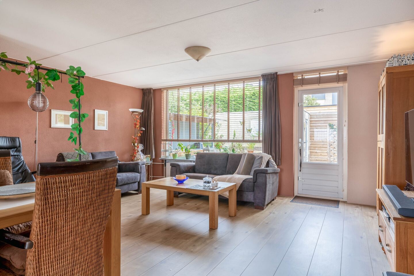 Tussenwoning te koop: Lissabonstraat 64, Alphen Aan Den Rijn