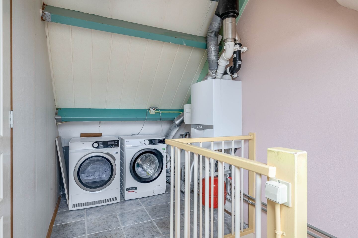 Tussenwoning te koop: Lissabonstraat 64, Alphen Aan Den Rijn