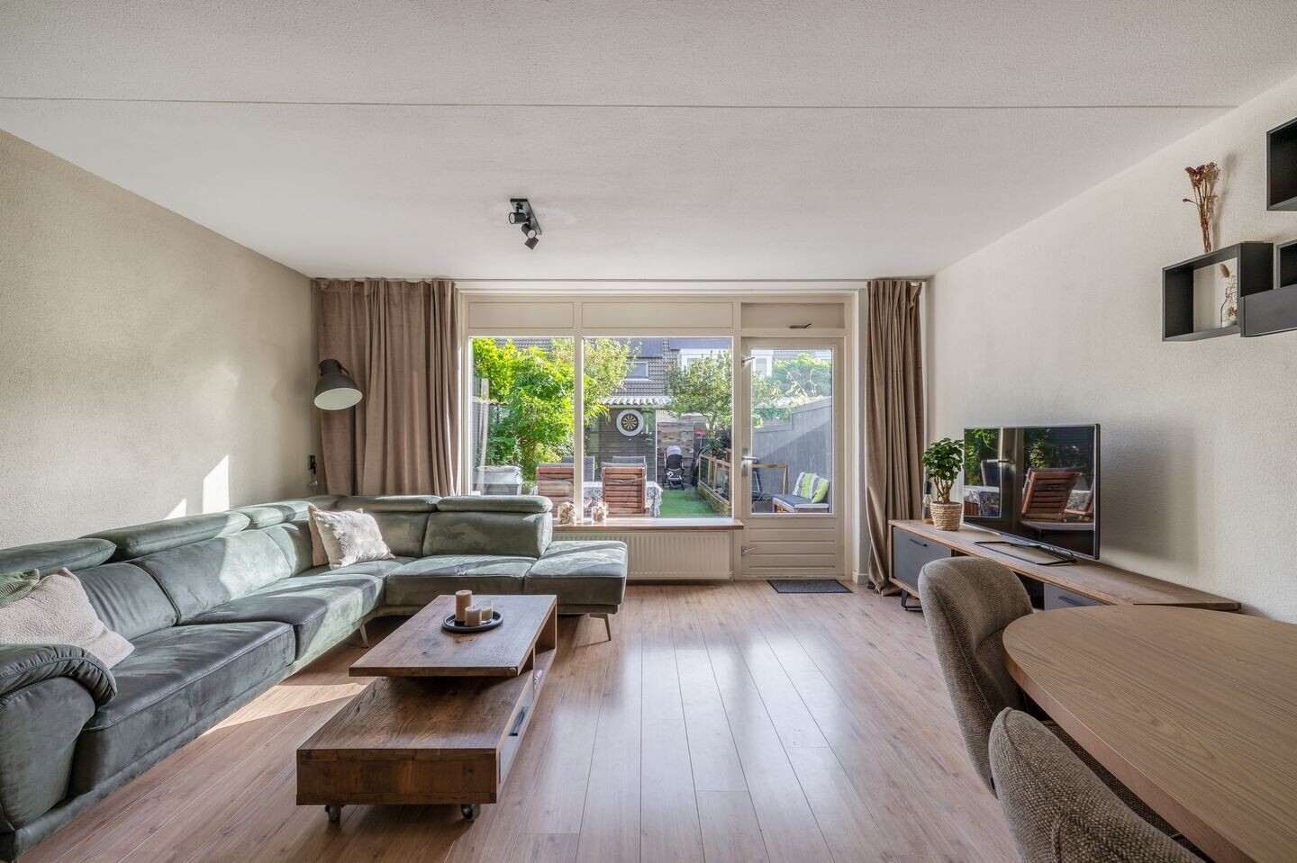 Tussenwoning te koop: Afrikalaan 27, Alphen Aan Den Rijn