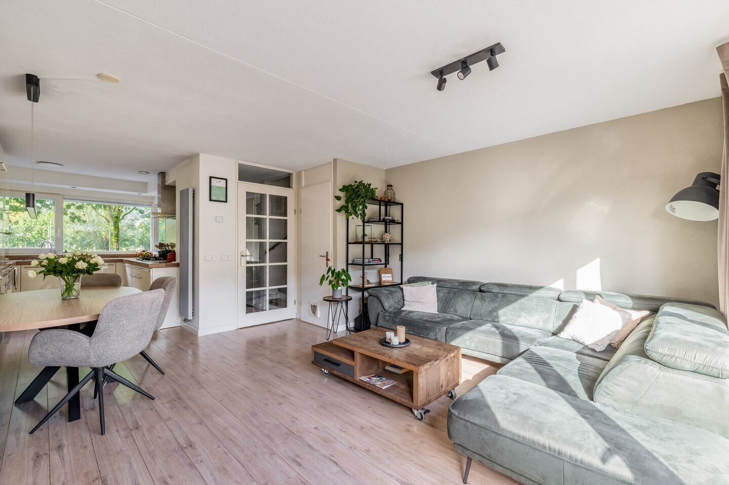 Tussenwoning te koop: Afrikalaan 27, Alphen Aan Den Rijn