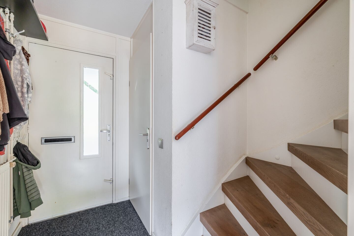 Tussenwoning te koop: Afrikalaan 27, Alphen Aan Den Rijn