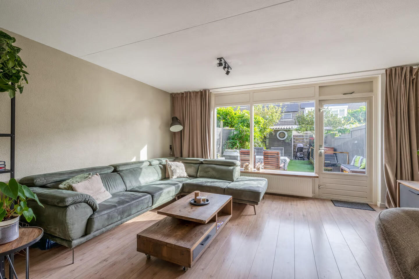 Tussenwoning te koop: Afrikalaan 27, Alphen Aan Den Rijn