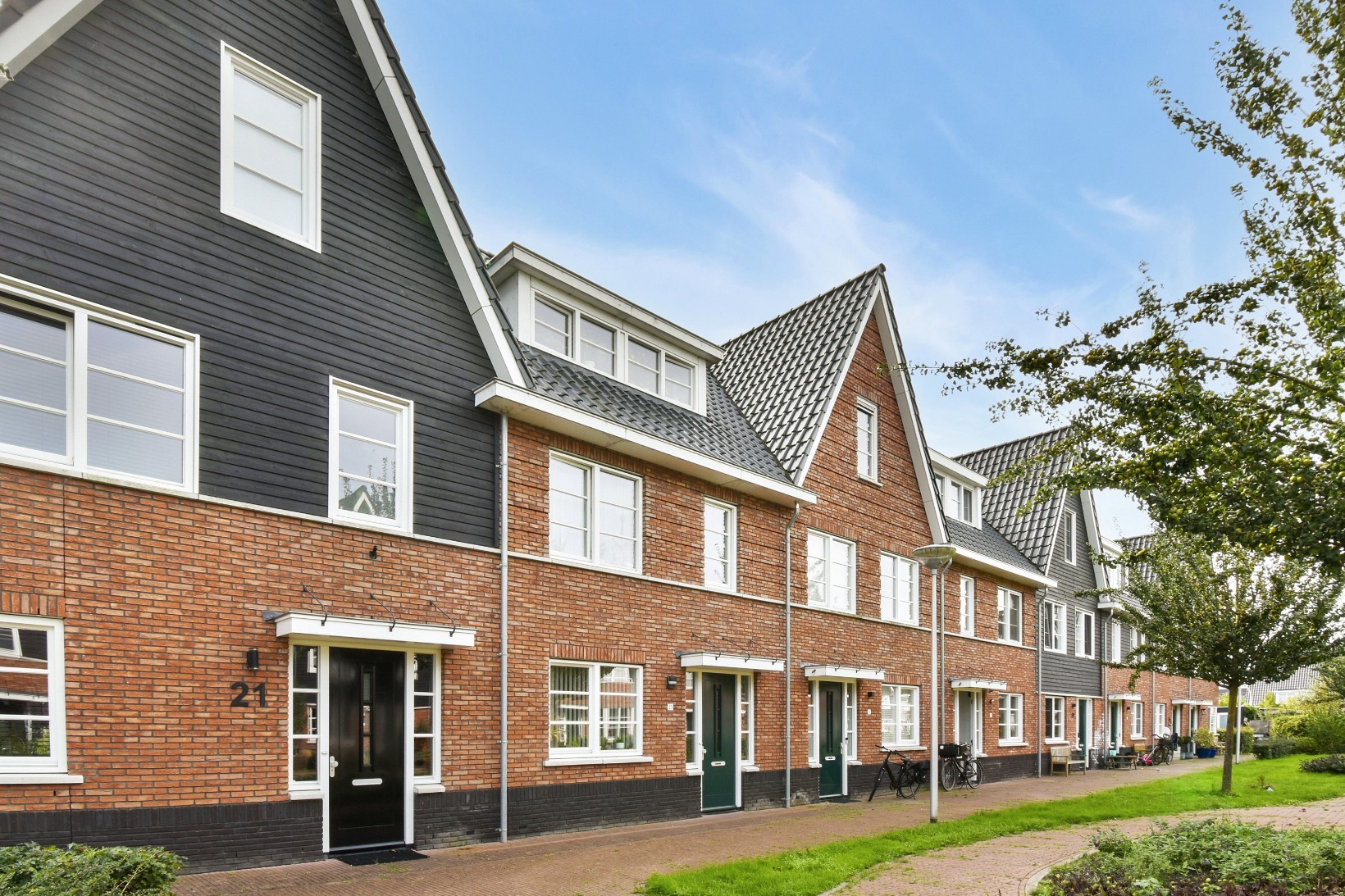 Tussenwoning te koop: Trappistenlaan 23, Alphen Aan Den Rijn