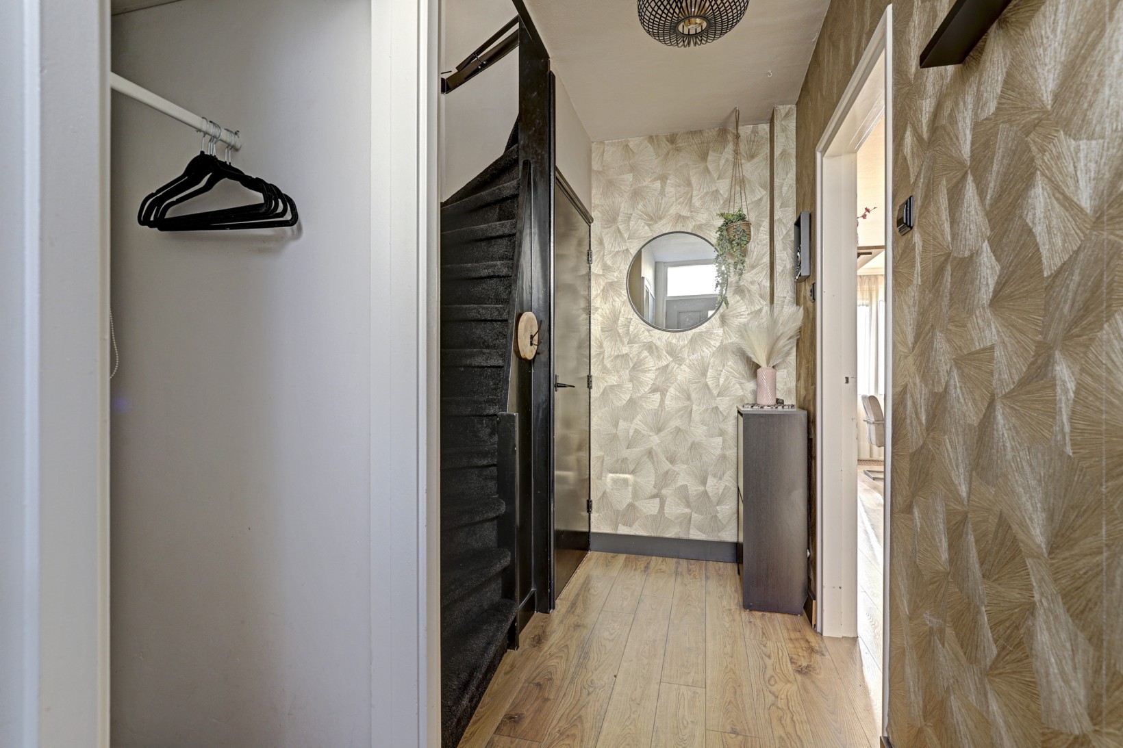 Tussenwoning te koop: Ambachtshof 48, Bodegraven