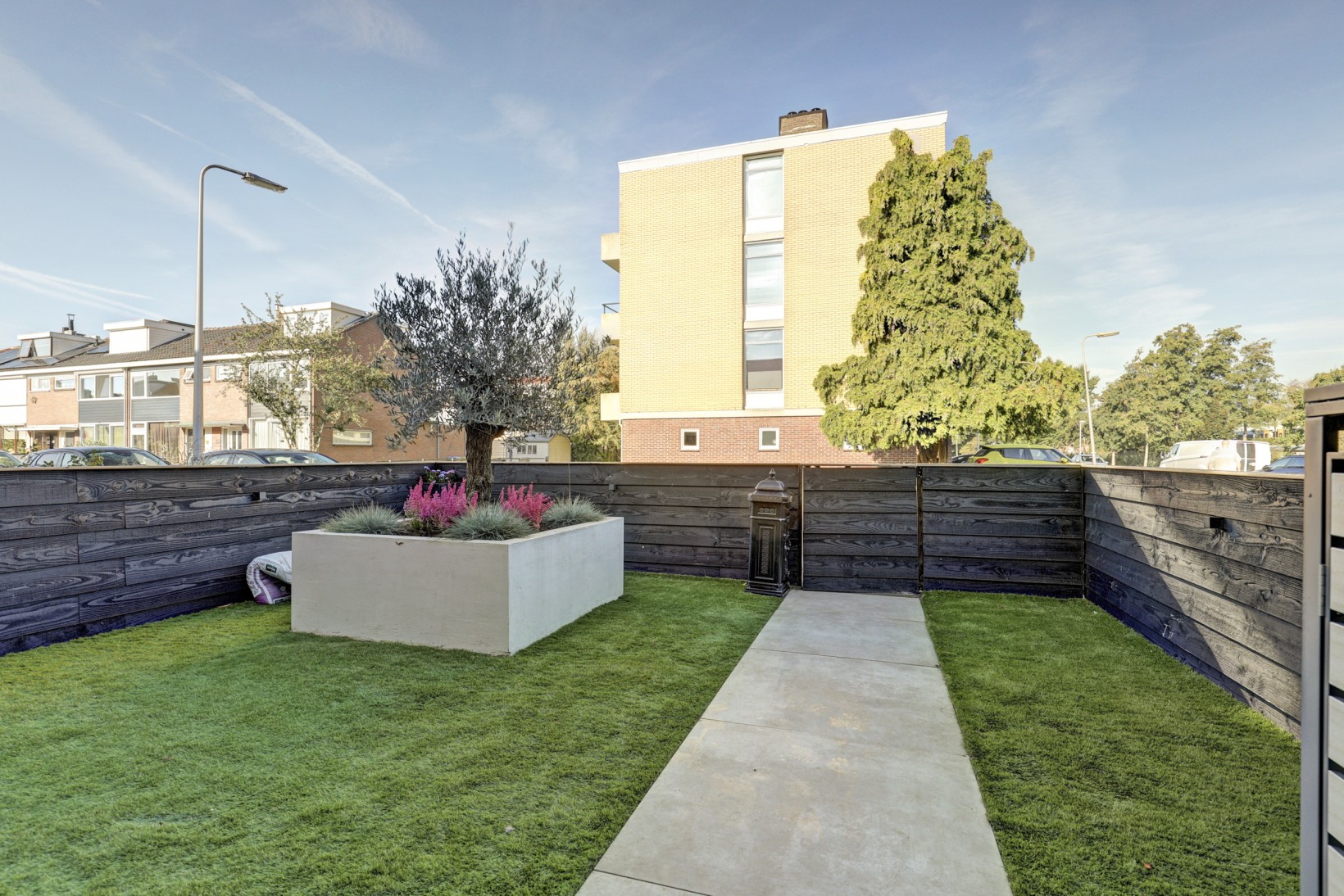 Tussenwoning te koop: Ambachtshof 48, Bodegraven