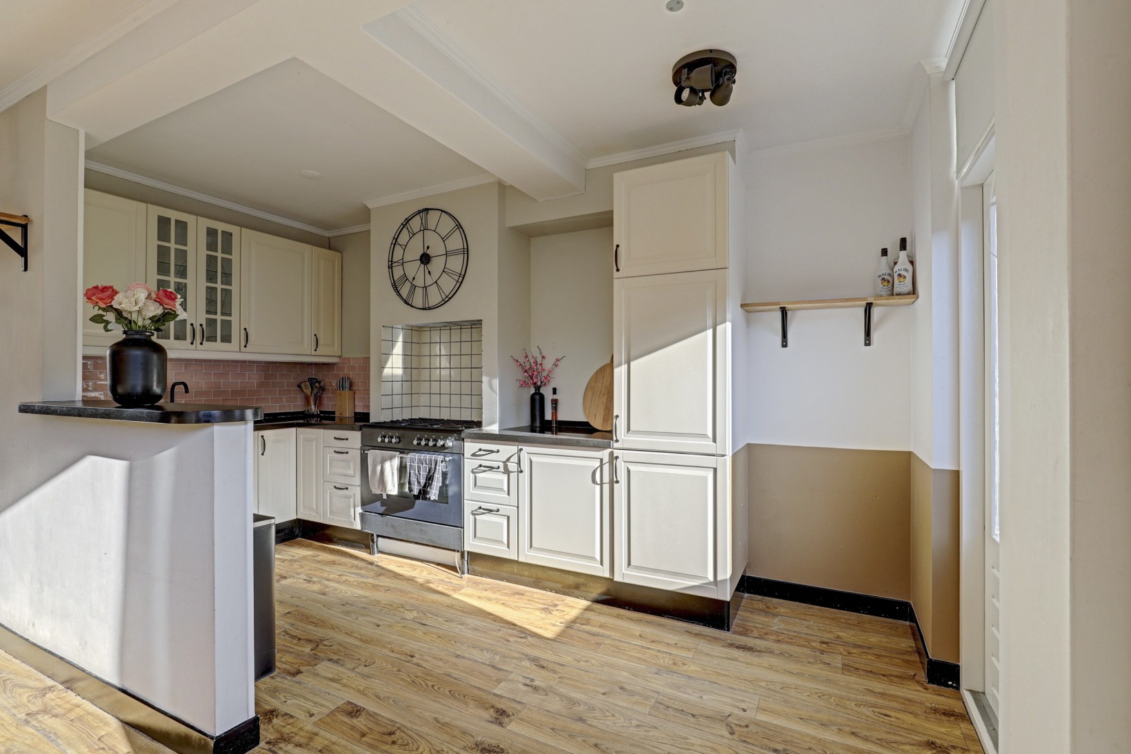 Tussenwoning te koop: Ambachtshof 48, Bodegraven