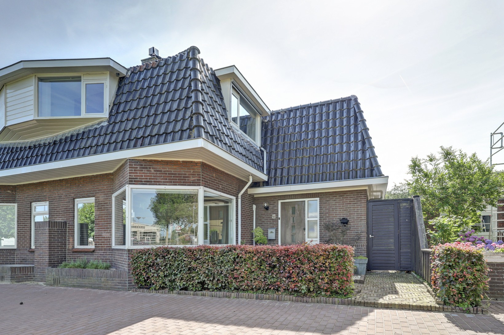Twee-onder-één-kap te koop: Emmakade 140, Bodegraven