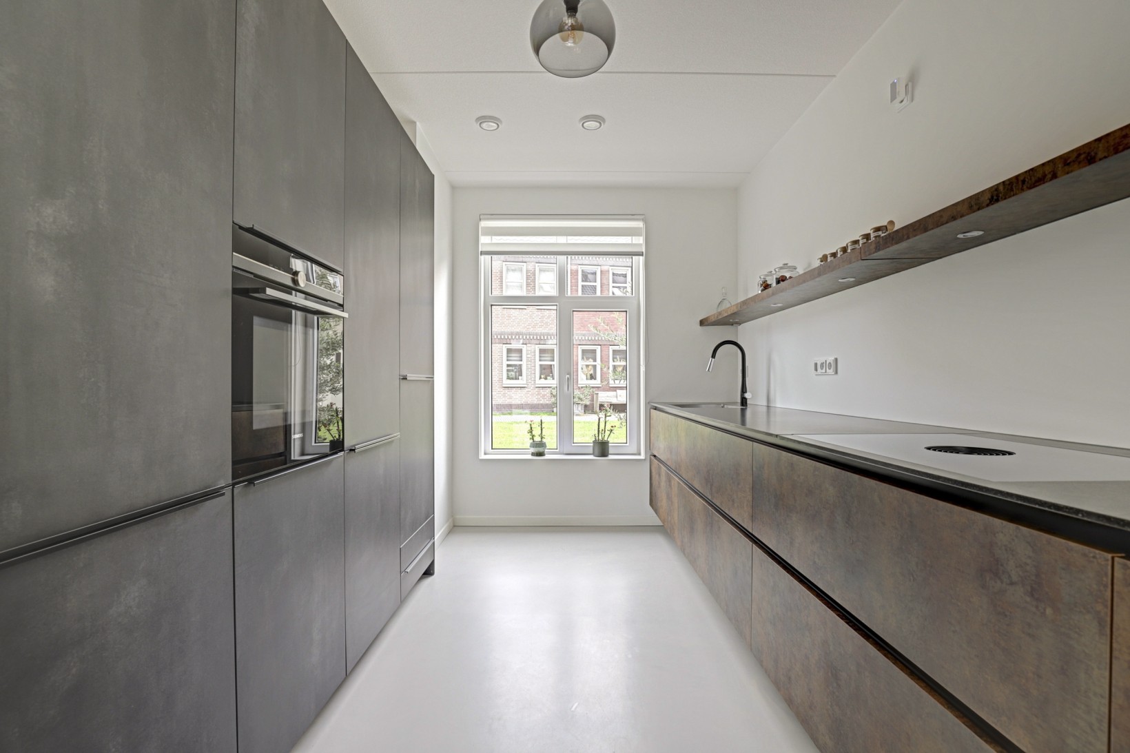Tussenwoning te koop: Baas en Domburgstraat 61, Bodegraven