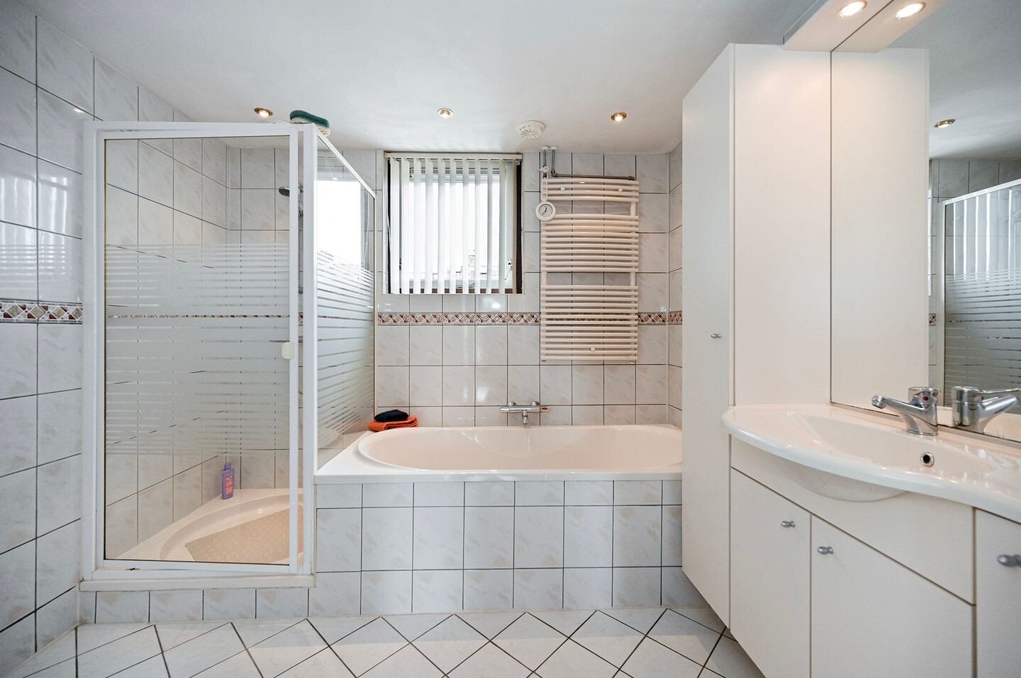 Tussenwoning te koop: Wielewaal 11, Bodegraven
