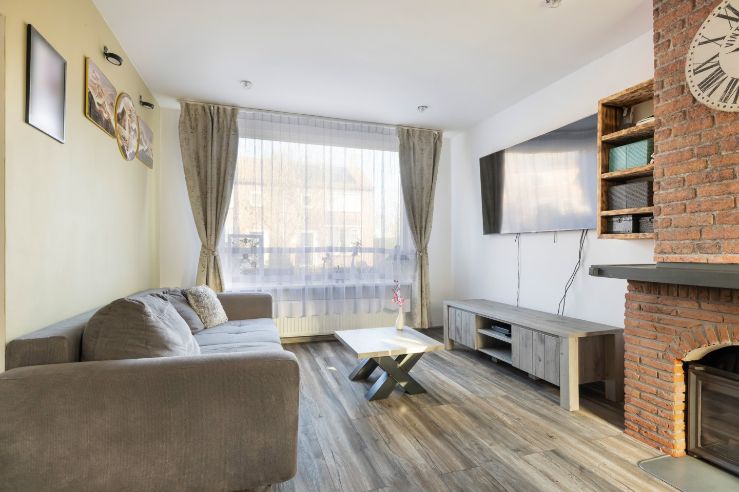 Tussenwoning te koop: Johan Willem Frisostraat 9, Nieuwerbrug Aan Den Rijn
