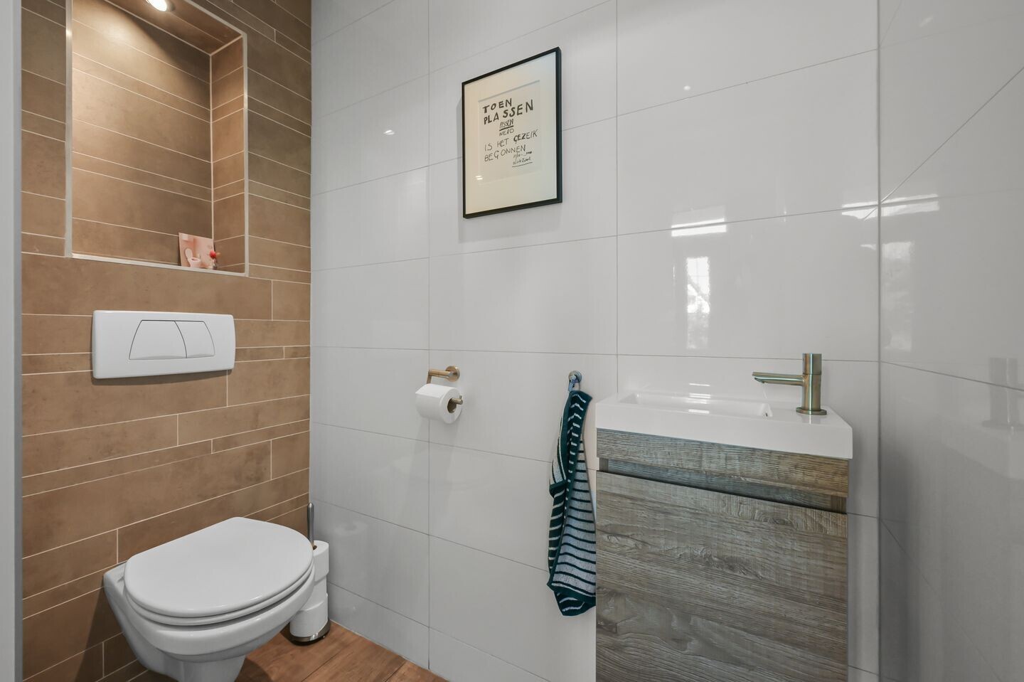 Hoekwoning te koop: Waterleliestraat 2, Nieuwkoop