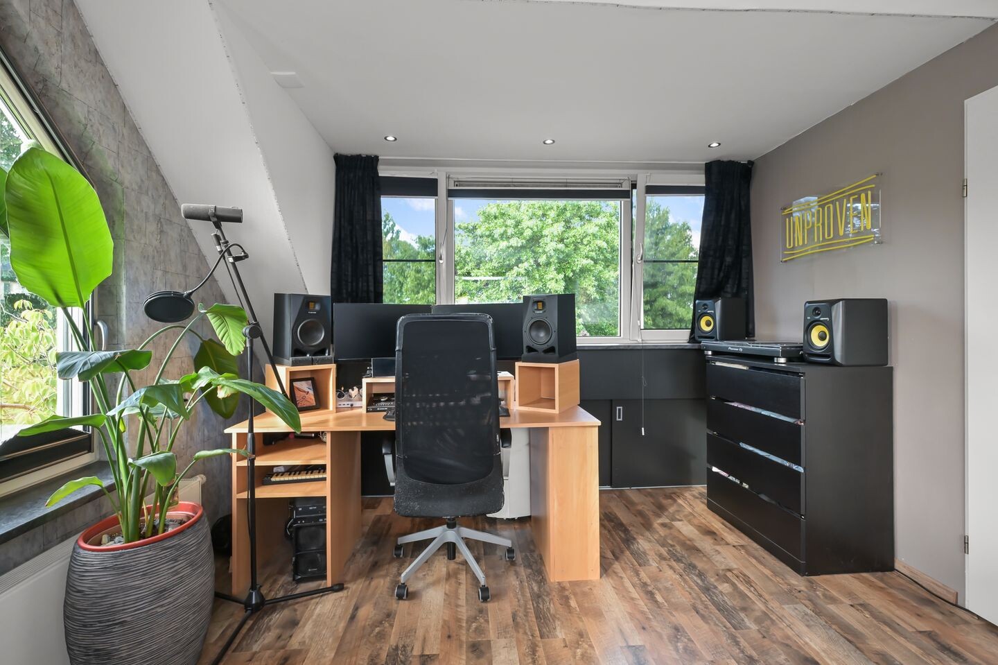 Hoekwoning te koop: Bernhardlaan 18, Nieuwkoop