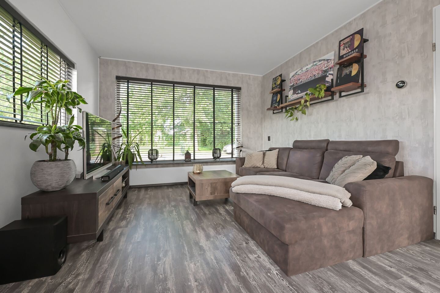 Hoekwoning te koop: Bernhardlaan 18, Nieuwkoop