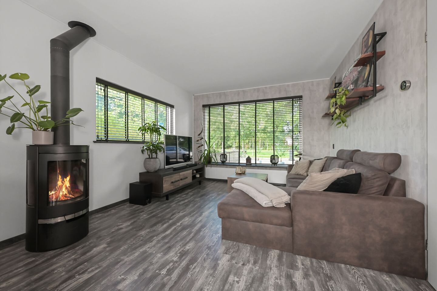 Hoekwoning te koop: Bernhardlaan 18, Nieuwkoop