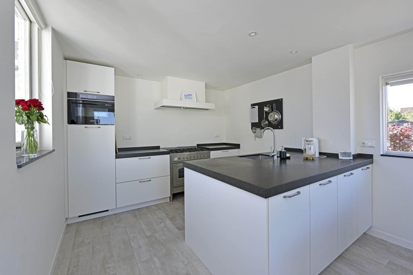 Tussenwoning te koop: Irenelaan 2, Nieuwkoop
