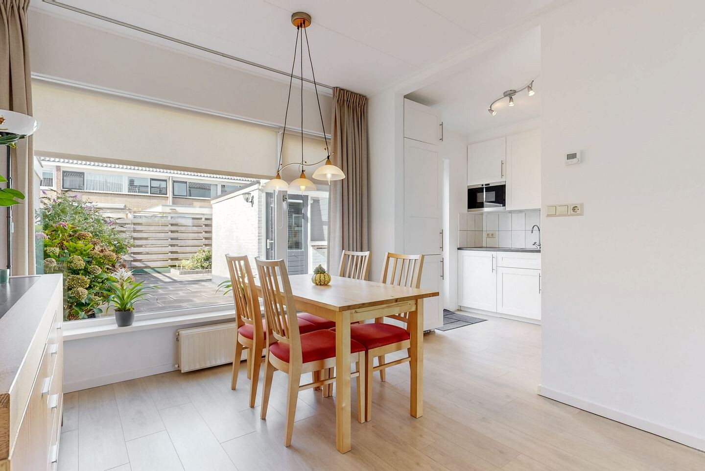 Tussenwoning te koop: Julianalaan 5, Nieuwkoop