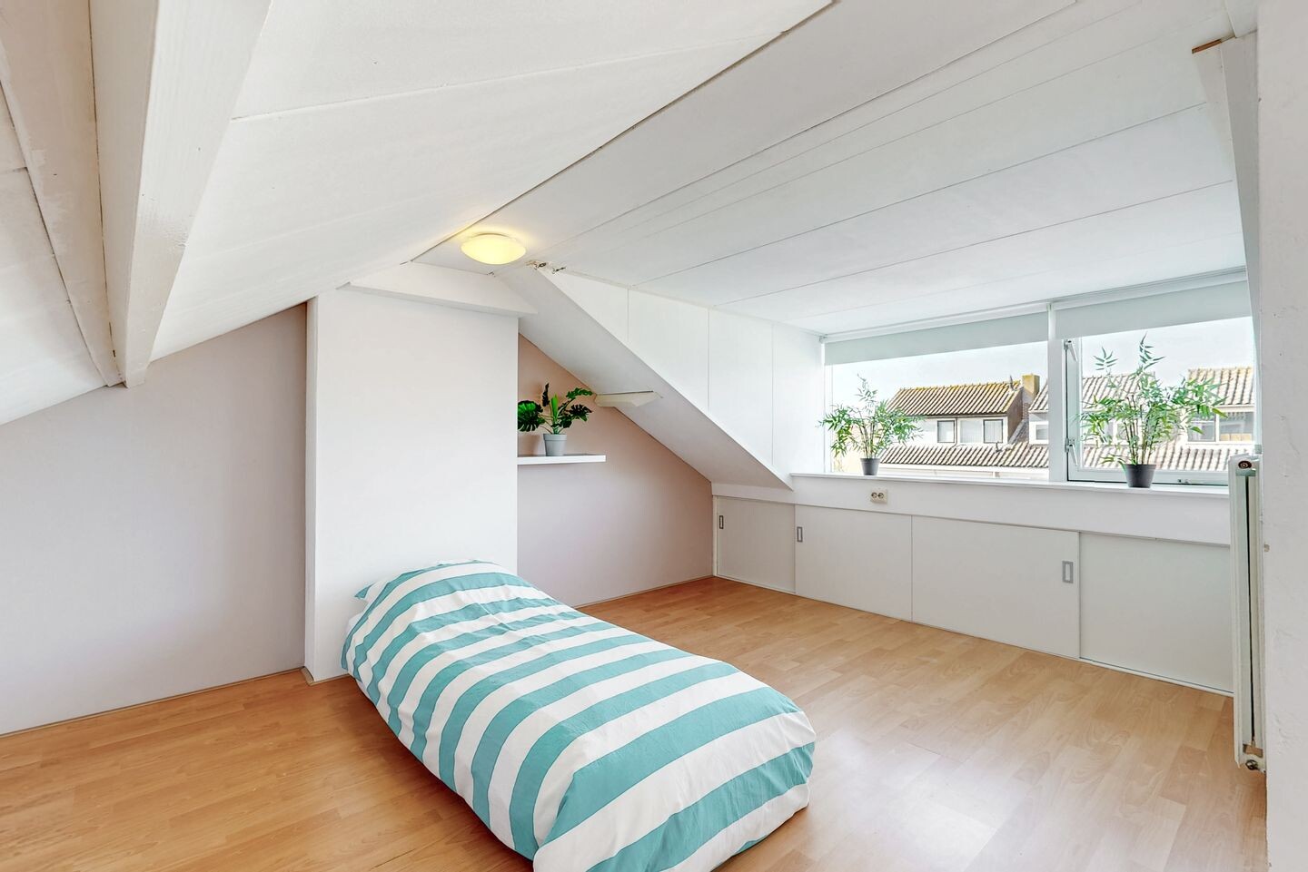 Tussenwoning te koop: Julianalaan 5, Nieuwkoop
