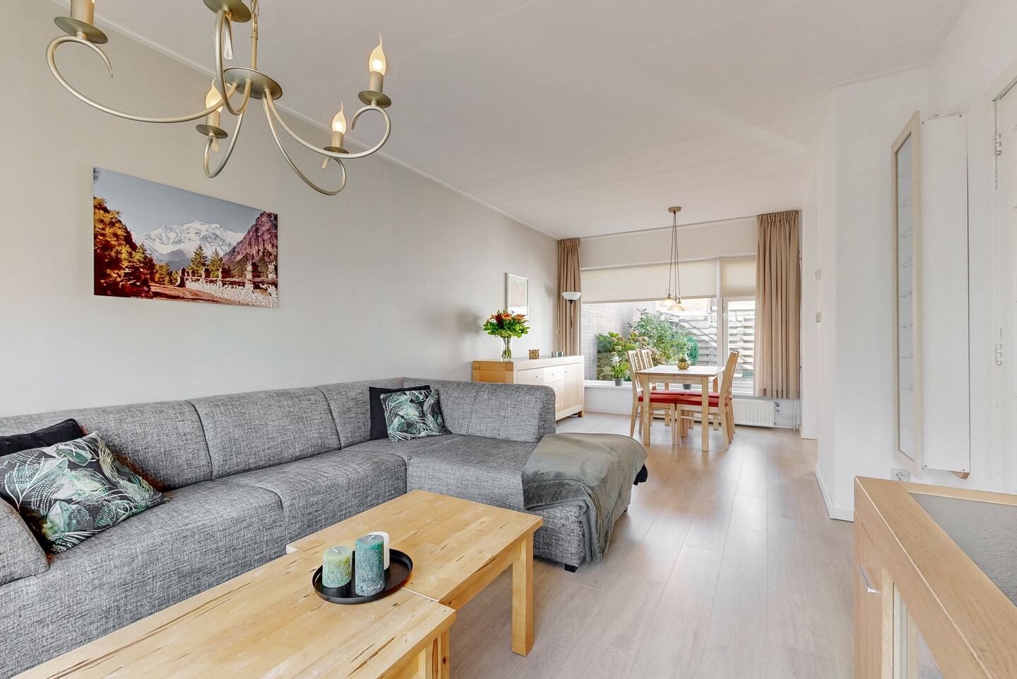 Tussenwoning te koop: Julianalaan 5, Nieuwkoop