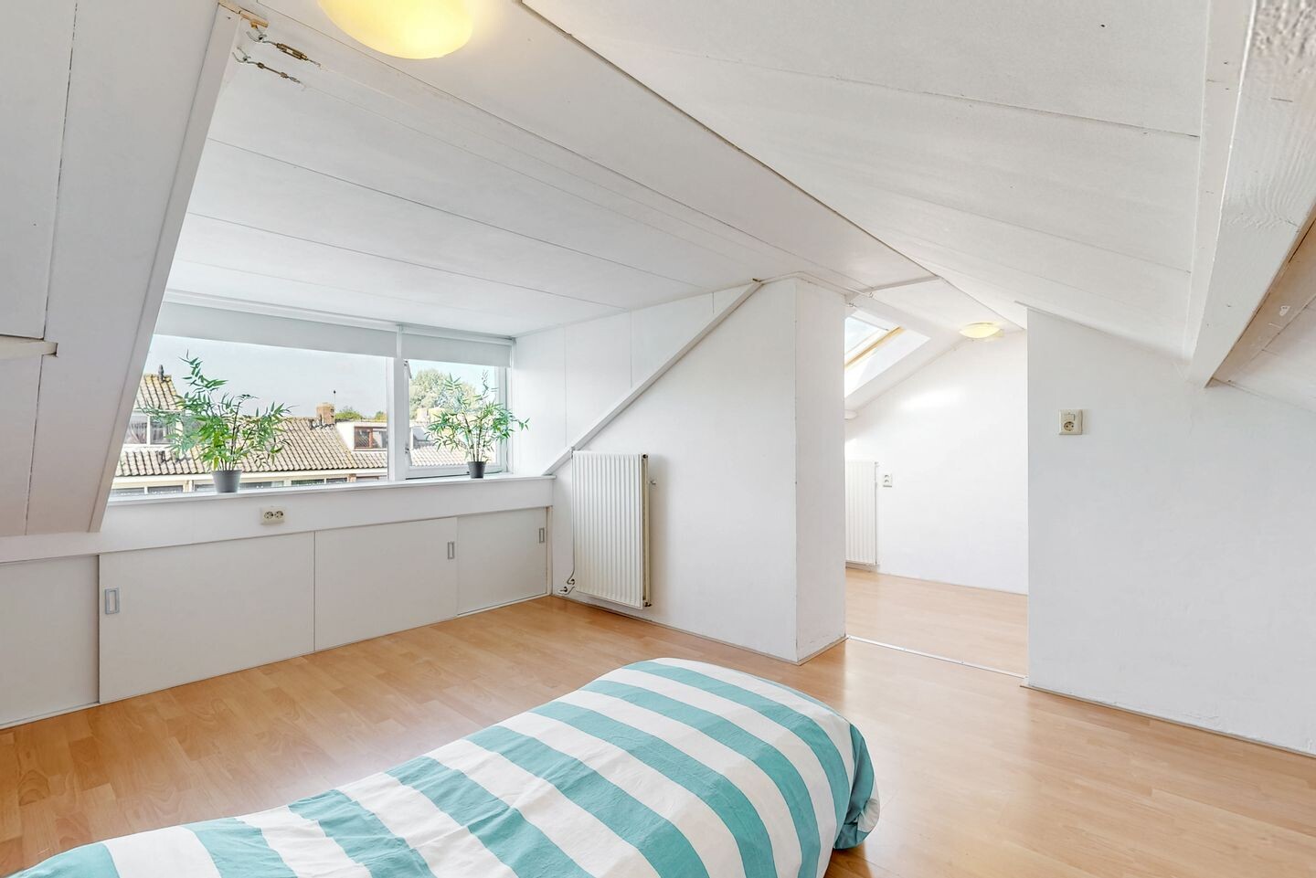 Tussenwoning te koop: Julianalaan 5, Nieuwkoop