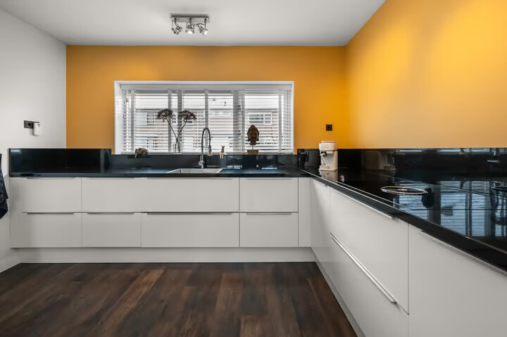 Tussenwoning te koop: Elzenstraat 50, Nieuwkoop
