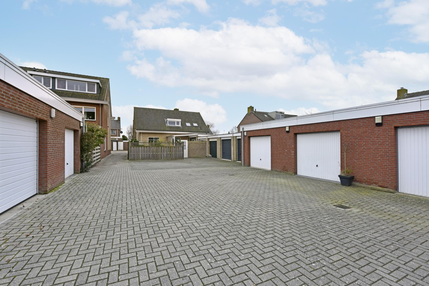 Twee-onder-één-kap te koop: Hertog Albrechtstraat 84, Zevenhoven