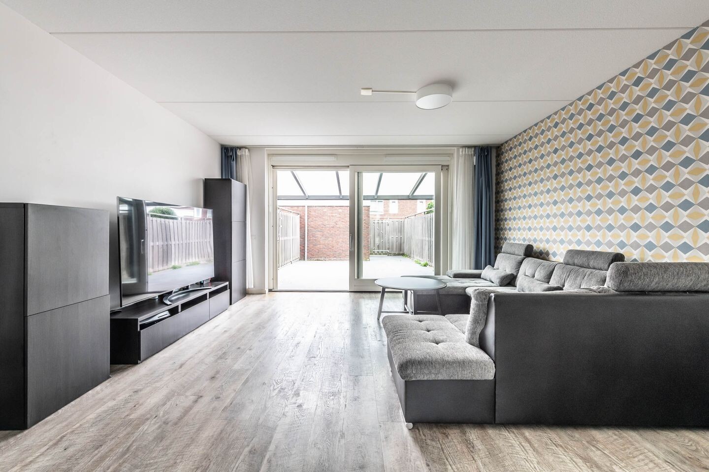 Tussenwoning te koop: Veldesdoorn 9, Nieuwveen