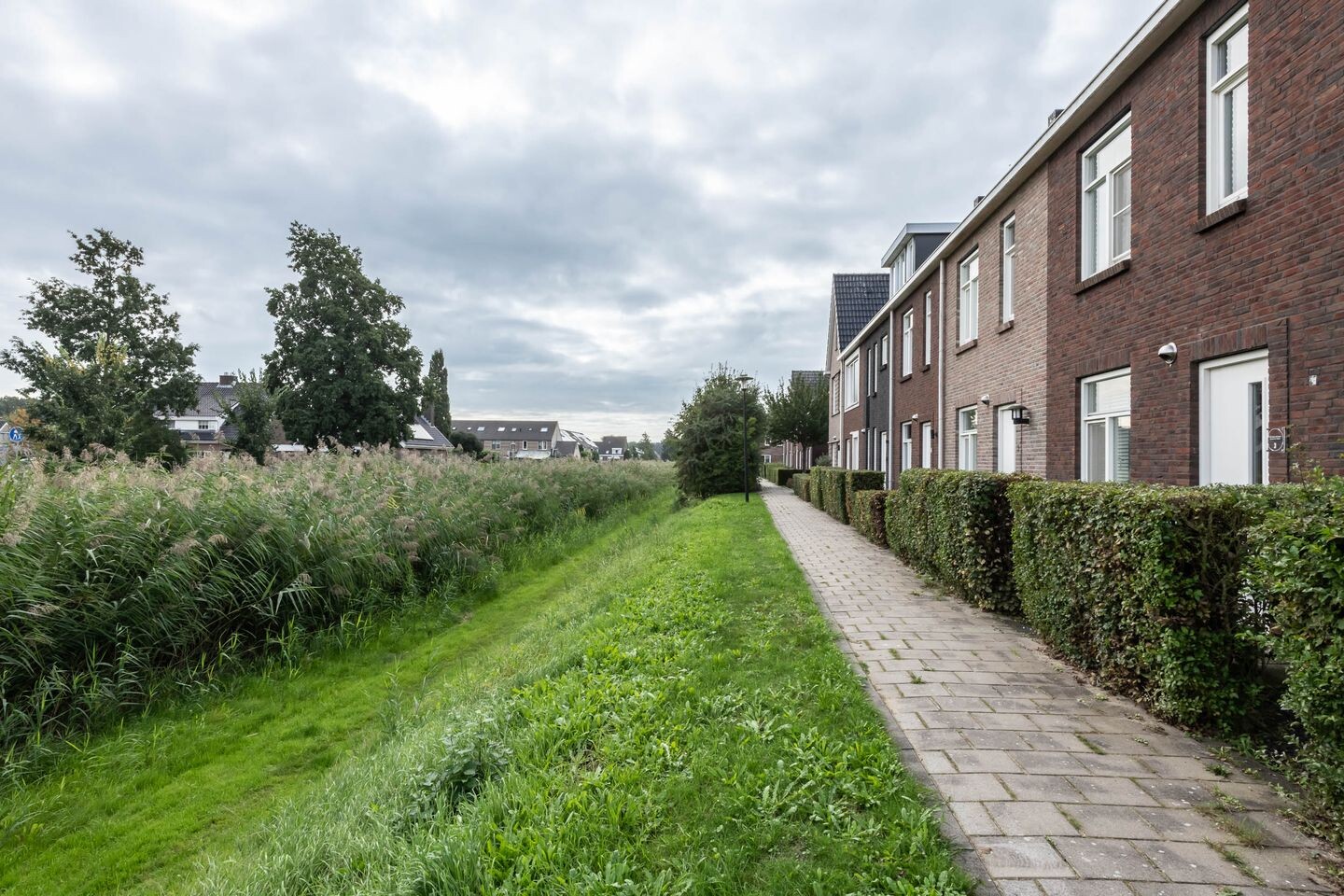 Tussenwoning te koop: Veldesdoorn 9, Nieuwveen