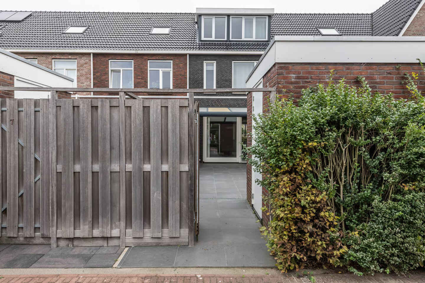 Tussenwoning te koop: Veldesdoorn 9, Nieuwveen