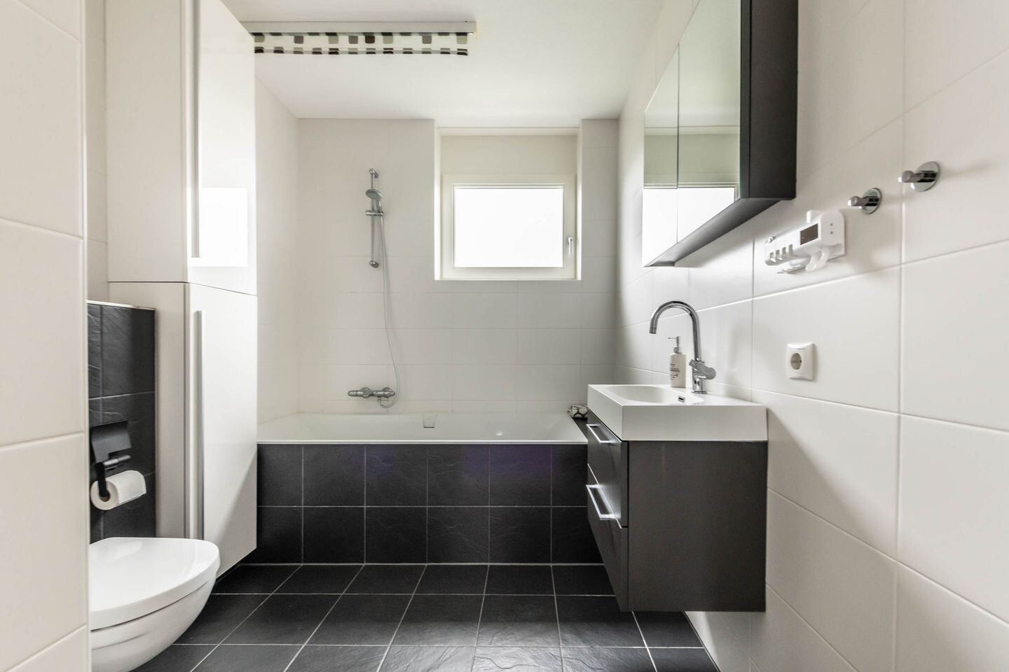 Tussenwoning te koop: Veldesdoorn 9, Nieuwveen