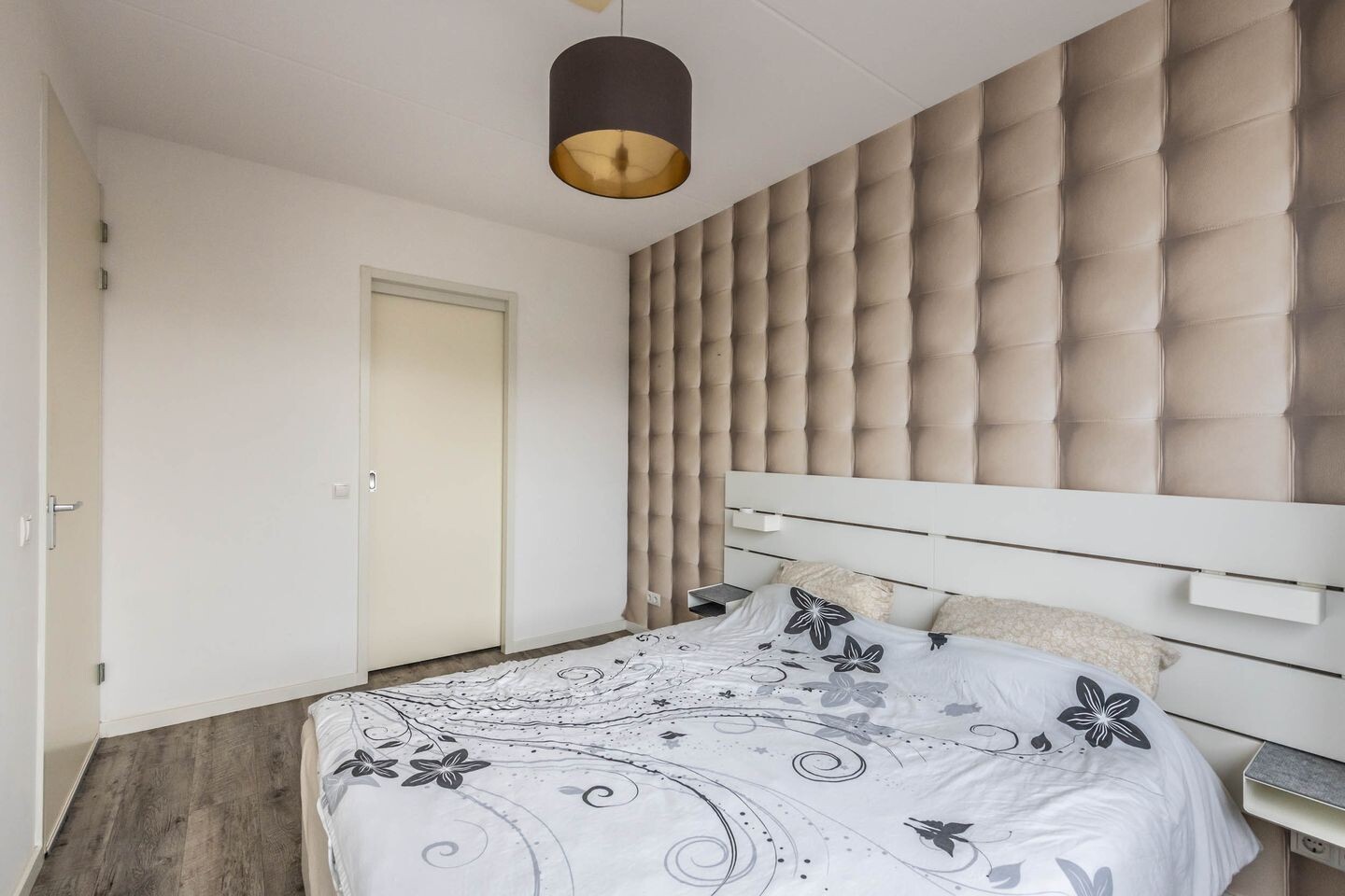 Tussenwoning te koop: Veldesdoorn 9, Nieuwveen
