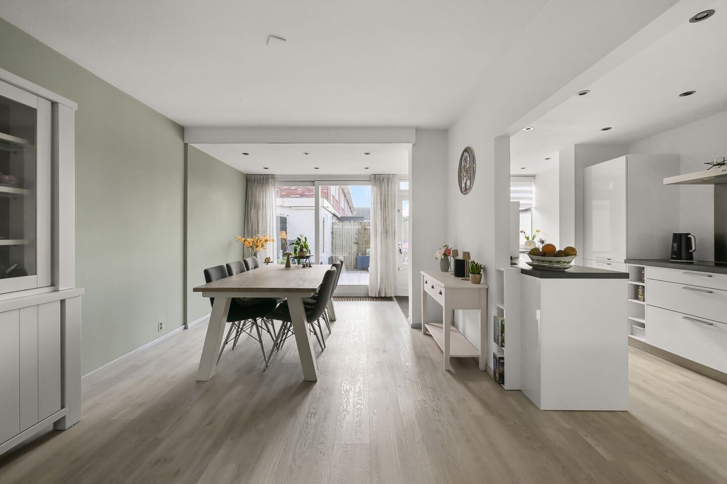 Tussenwoning te koop: Kerklaan 42, Leimuiden
