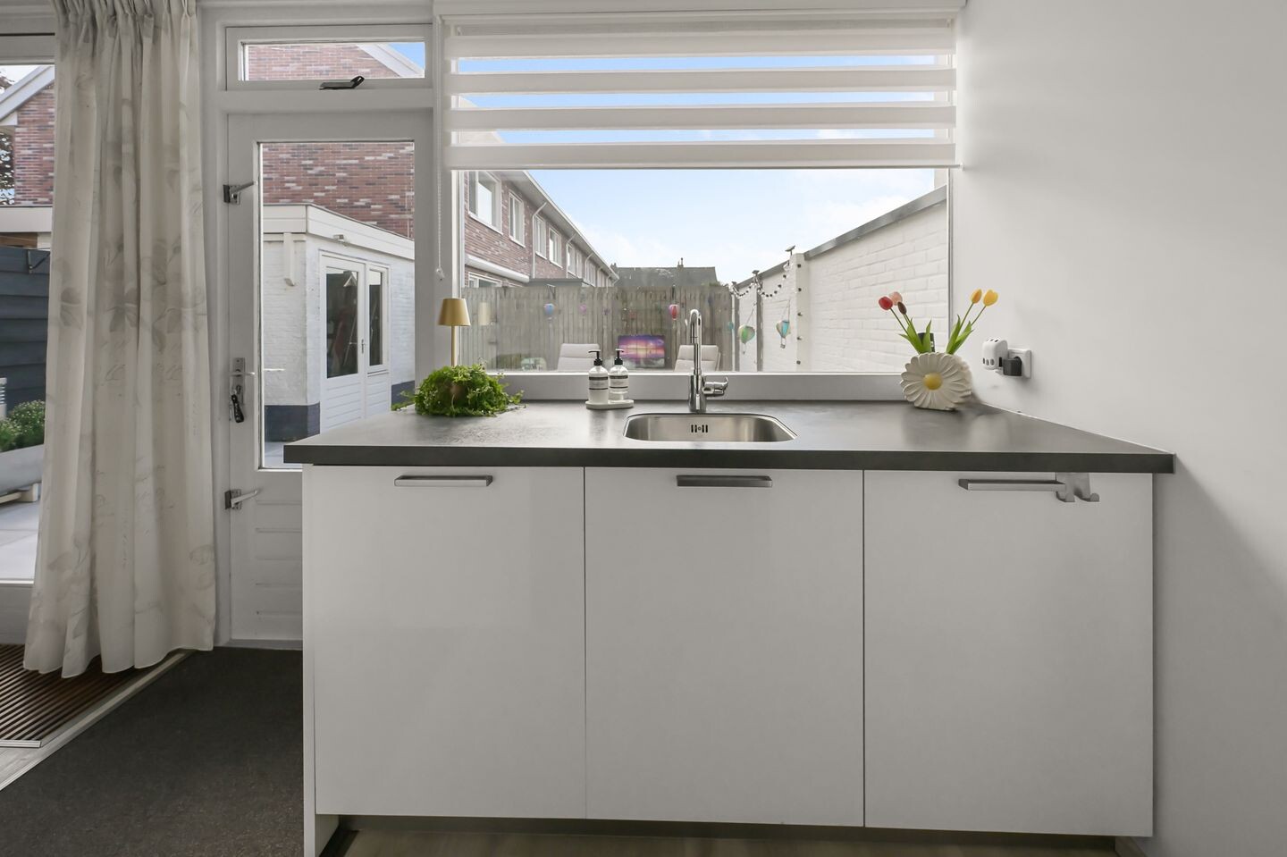 Tussenwoning te koop: Kerklaan 42, Leimuiden