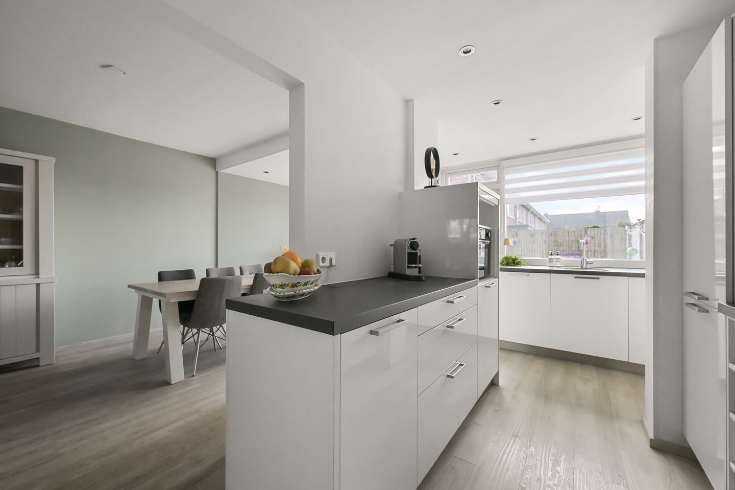 Tussenwoning te koop: Kerklaan 42, Leimuiden