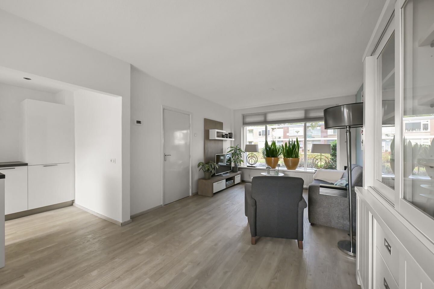 Tussenwoning te koop: Kerklaan 42, Leimuiden