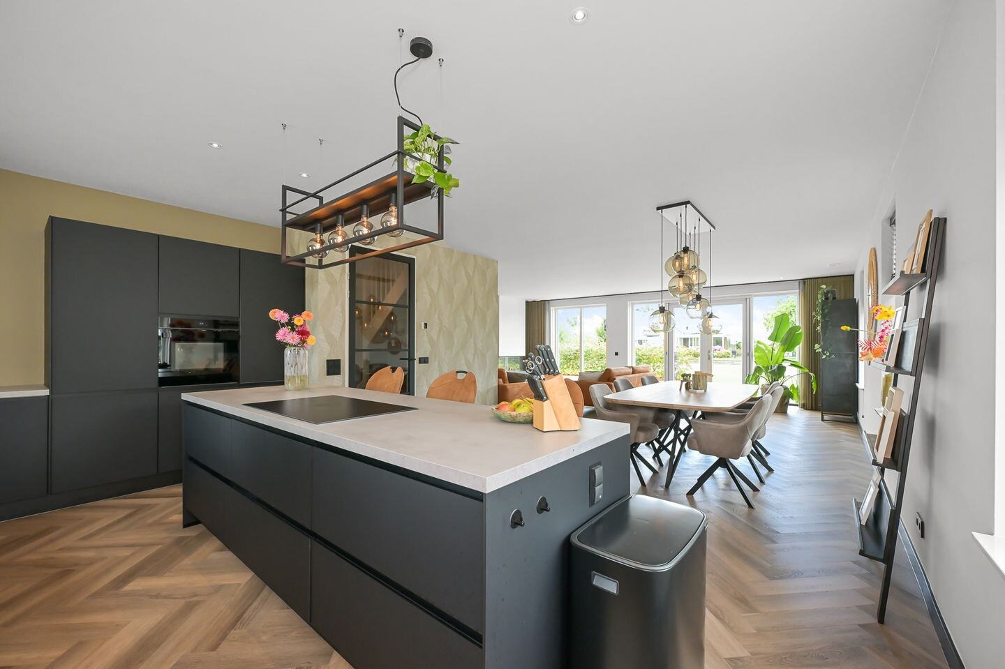 Vrijstaande woning te koop: Vriezekoop 73, Leimuiden