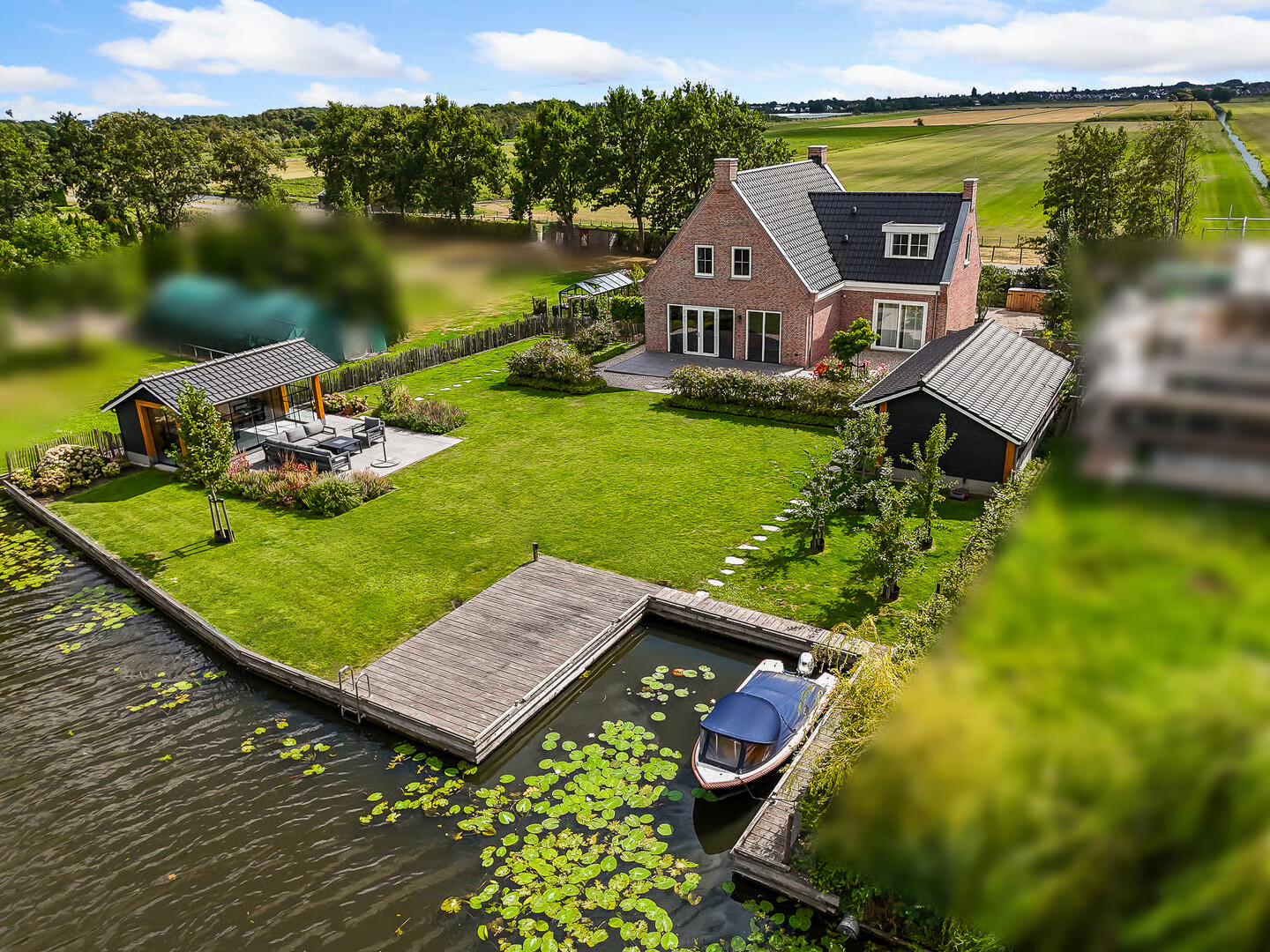 Vrijstaande woning te koop: Vriezekoop 73, Leimuiden