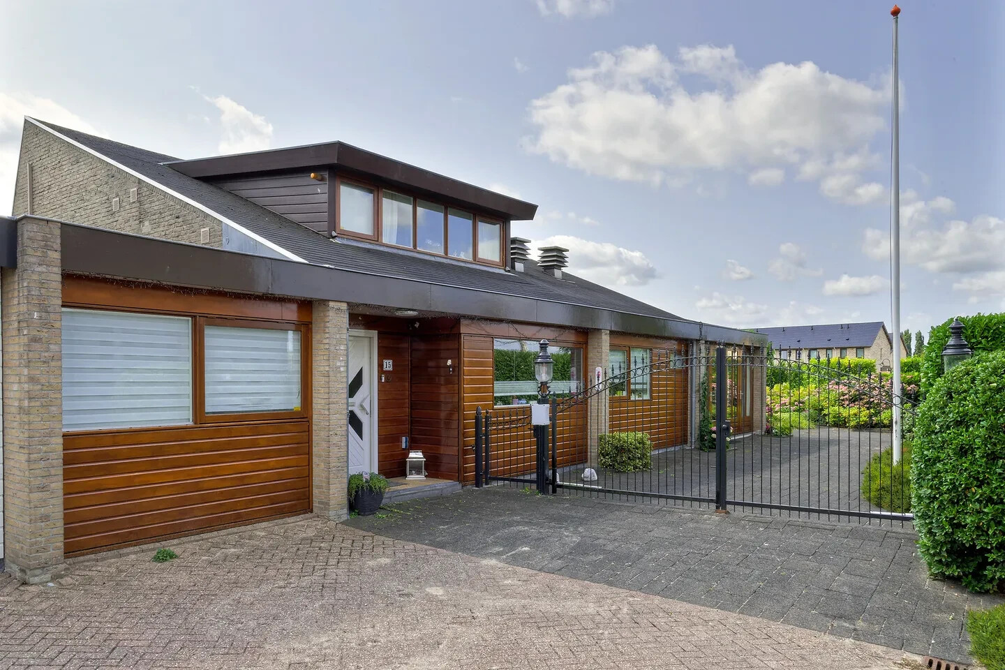 Hoekwoning te koop: Meerewijck 15, Leimuiden