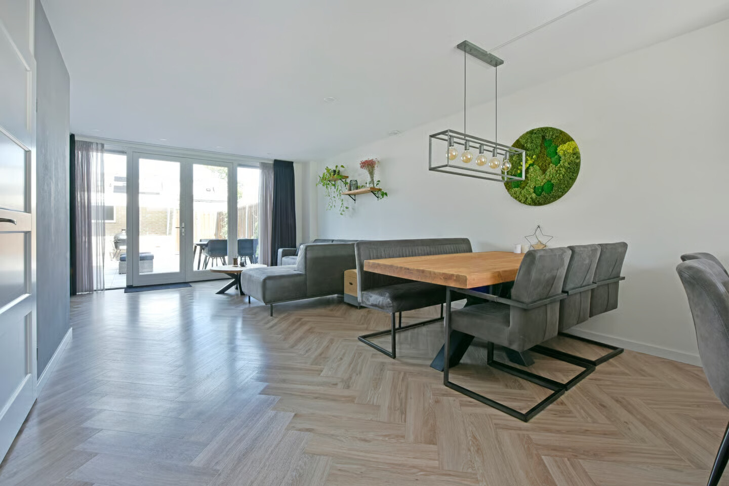 Tussenwoning te koop: W. Ontzigtstraat 6, Ter Aar