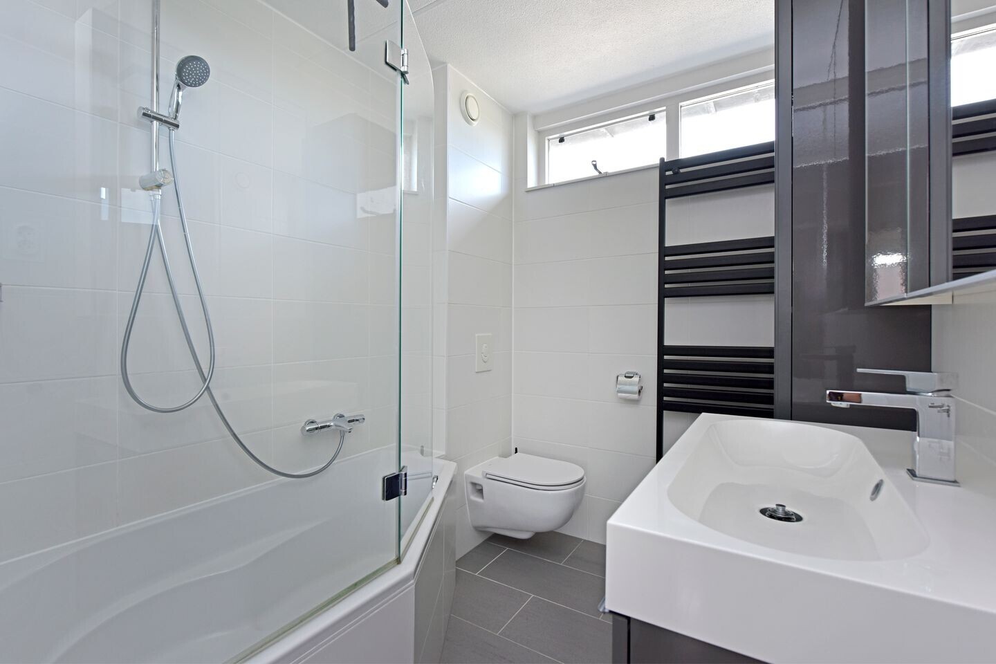 Tussenwoning te koop: W. Ontzigtstraat 6, Ter Aar