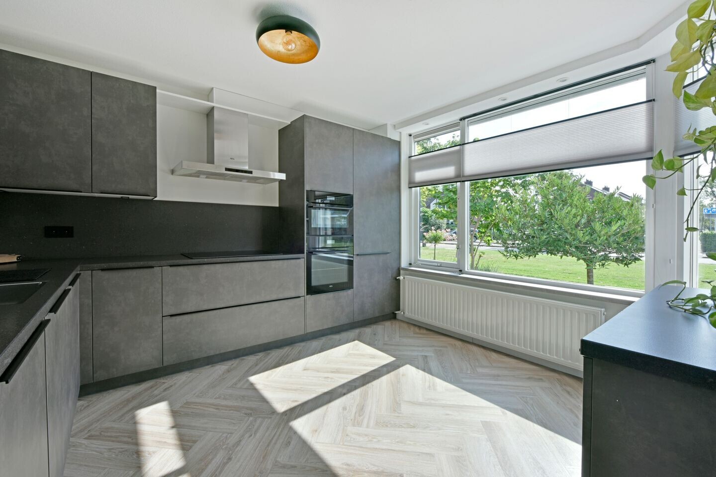 Tussenwoning te koop: W. Ontzigtstraat 6, Ter Aar