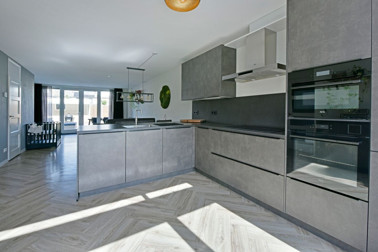 Tussenwoning te koop: W. Ontzigtstraat 6, Ter Aar