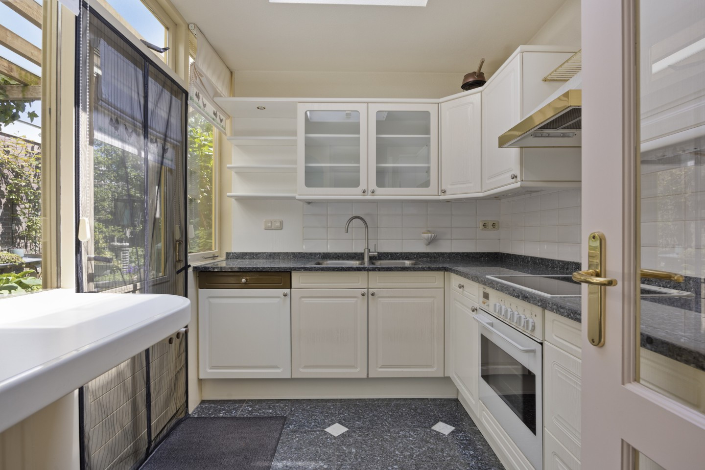 Tussenwoning te koop: Waterlelielaan 4, Rijnsaterwoude